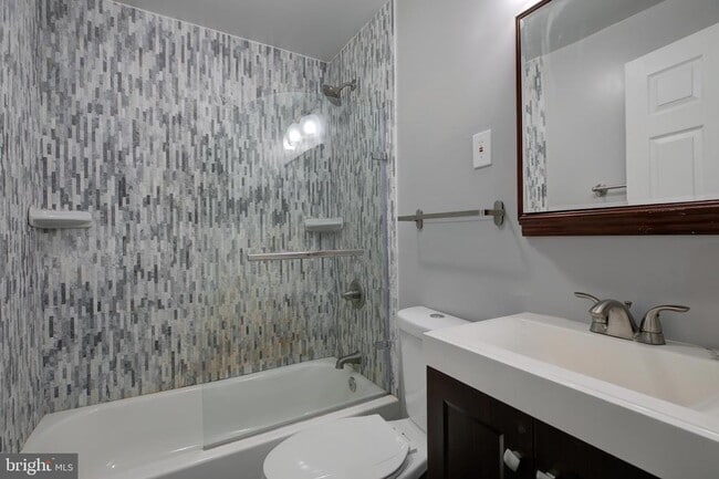 Building Photo - 16 N Bradford St