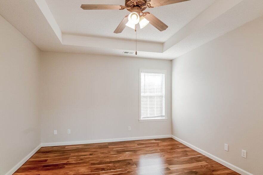 Building Photo - 3135 Quartz Dr
