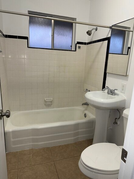 Building Photo - 7130 N 54th Ave