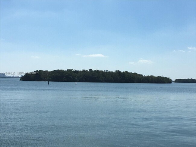 Building Photo - 880 NE 69th St