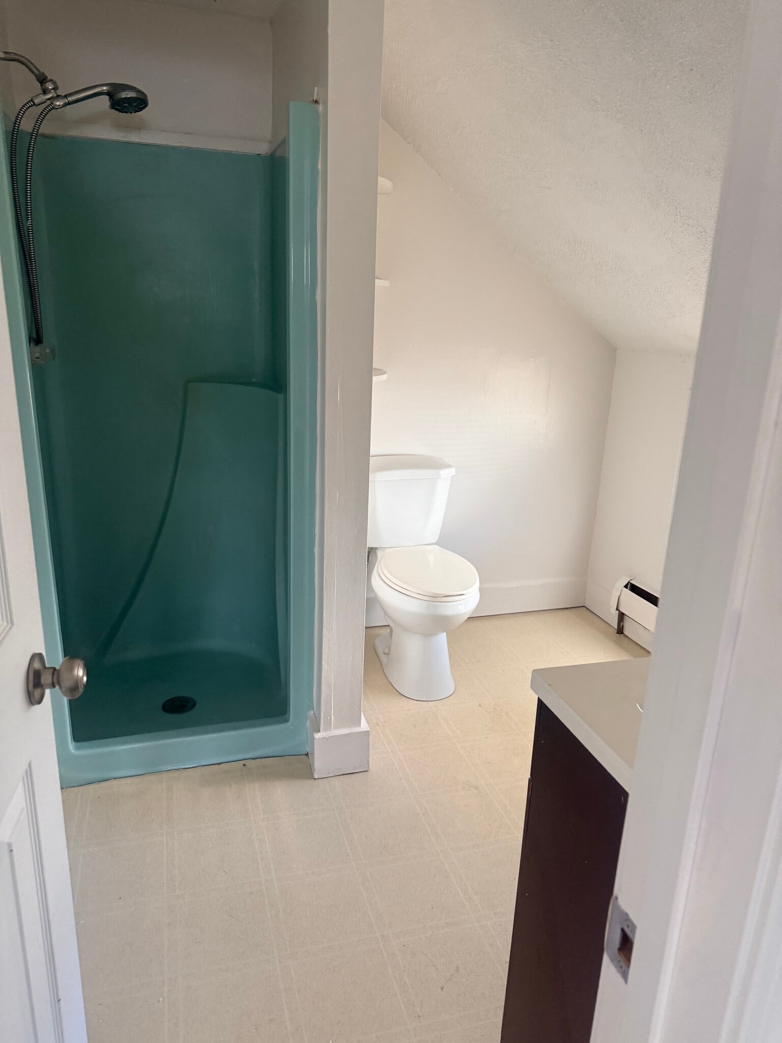 Bathroom - 25 Jordan St