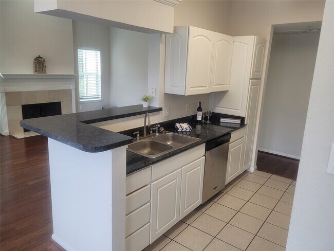 Building Photo - 1330 Old Spanish Trl