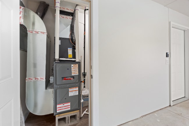 Building Photo - 818 Burr St