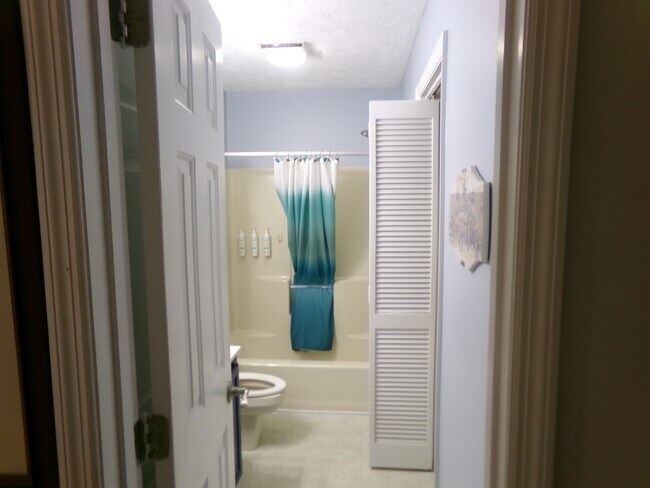 Building Photo - 4262 Pinehurst Cir