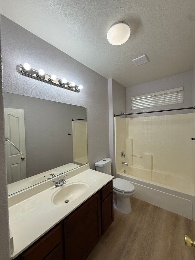 Building Photo - 9416 Trolio Way