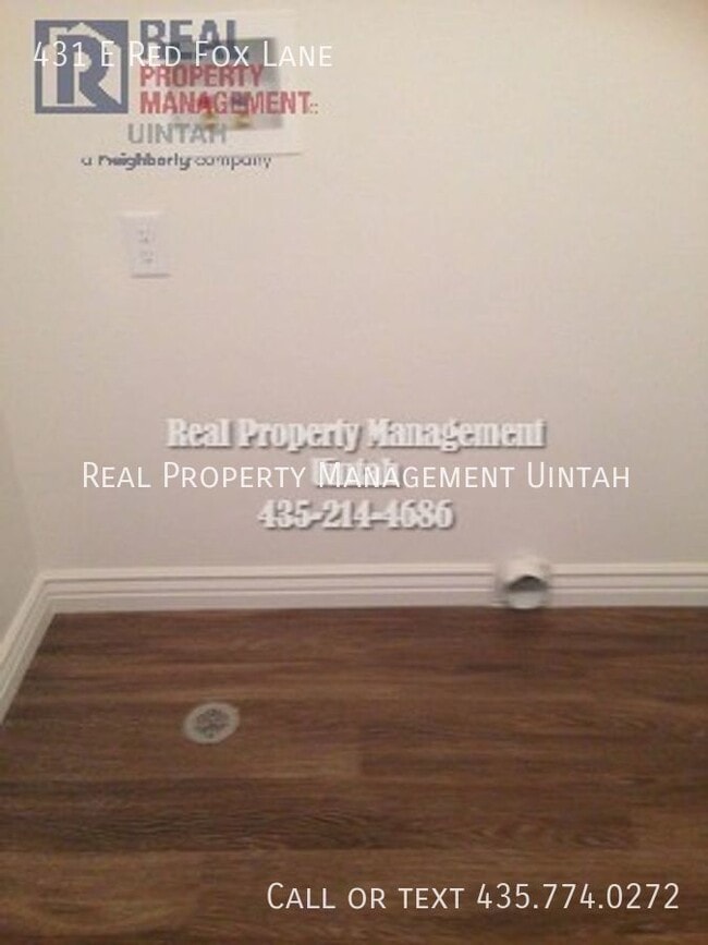 Building Photo - 431 E Red Fox Ln