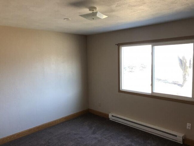 Building Photo - 2 bedroom in Sigourney IA 52591