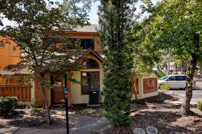 Building Photo - 617 13th Ave S