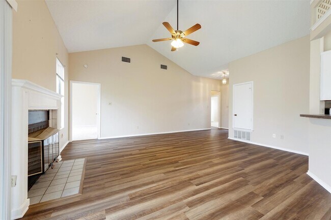 Building Photo - 14504 Sandy Side Dr