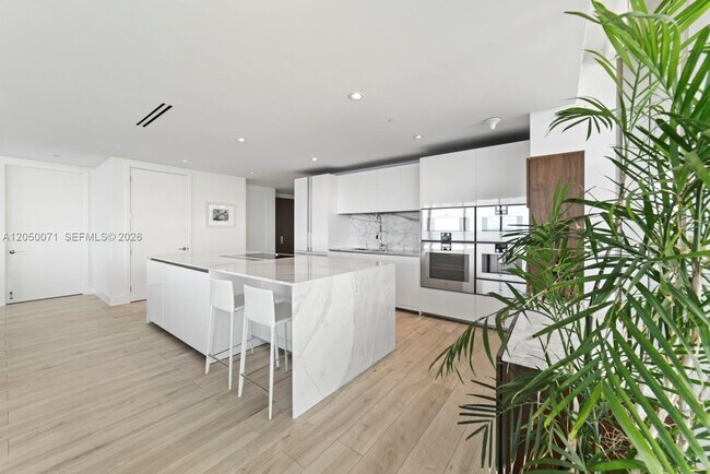 Building Photo - 10203 Collins Ave