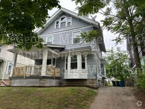 Building Photo - 4 Bedroom 1 Bath Single Family Home for Re...