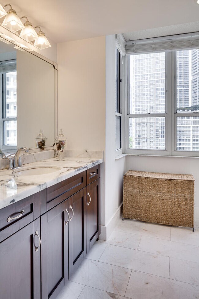 Building Photo - 701 Brickell Key Blvd