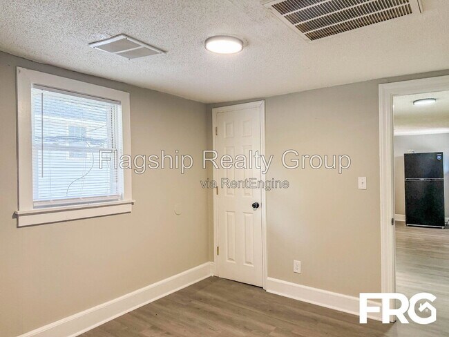 Building Photo - 600 Howell St