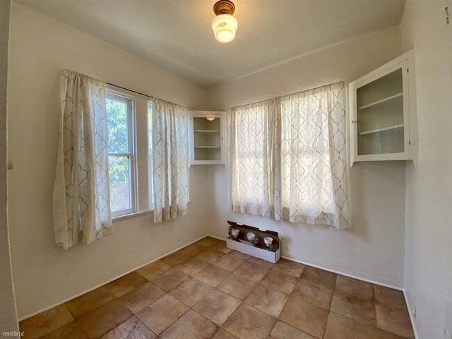 Building Photo - 2 br, 1 bath House - 3138 Bancroft Street