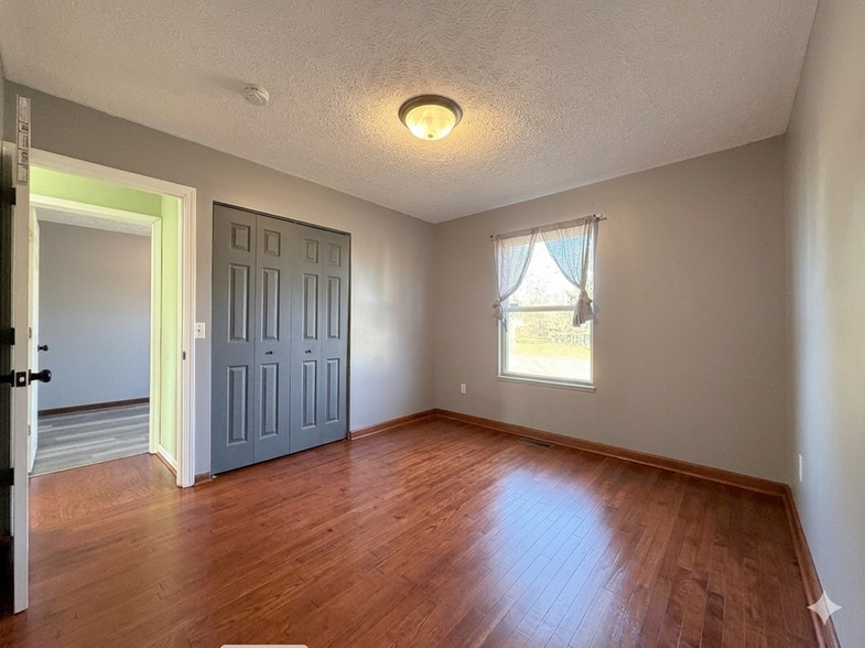 Building Photo - 5840 Monticello Dr