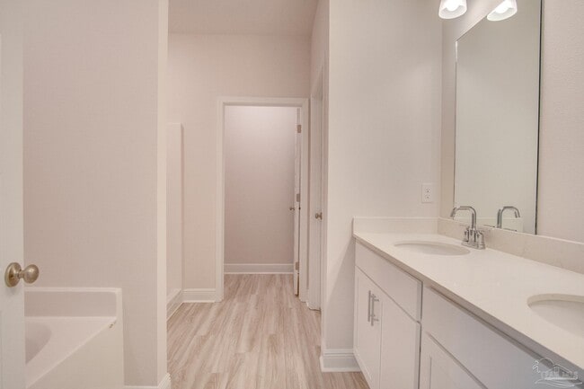 Building Photo - 8422 Riverstone Dr