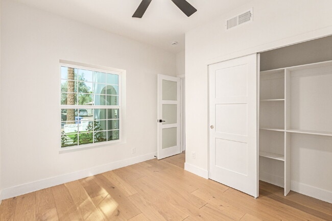Building Photo - Gorgeous 2-Bed, 2-Bath duplex in the Garfi...