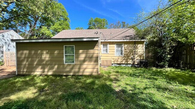 Building Photo - 4011 Victor Dr