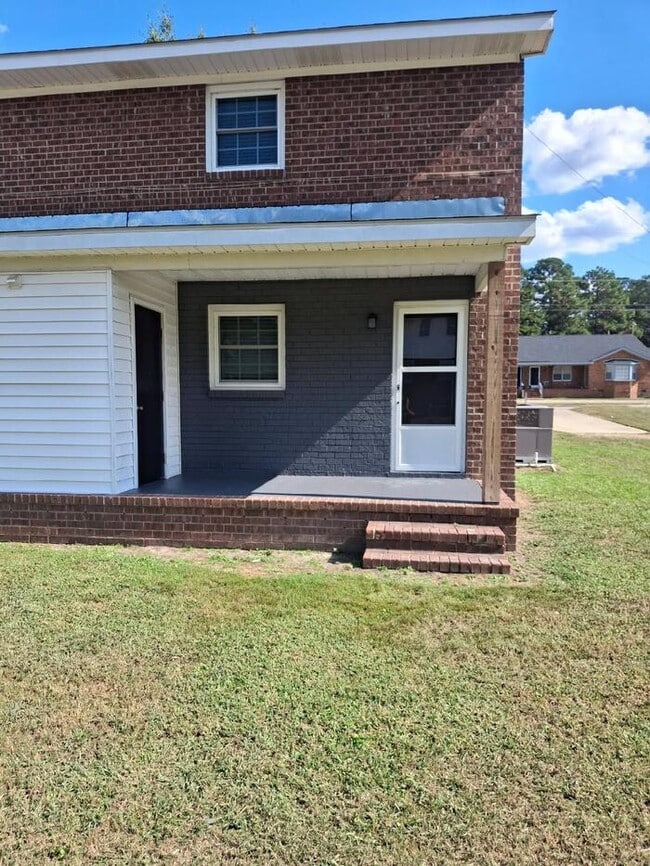 Building Photo - Duplex 2bedroom 1 Bath