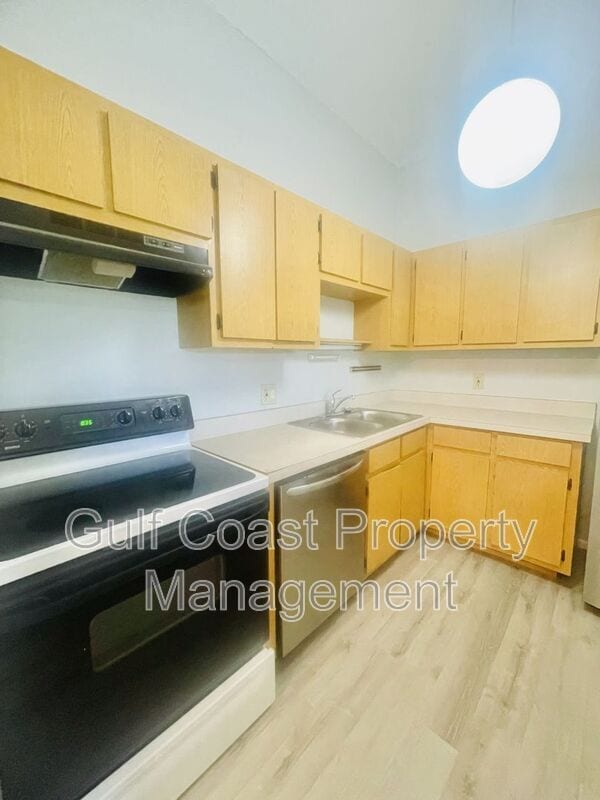 Building Photo - 6492 Royal Woods Dr