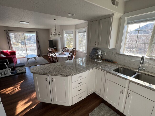 Building Photo - Orem 3 bedroom condo