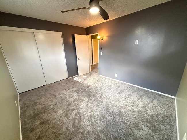 Building Photo - 3 bedroom home in Lakewood available now