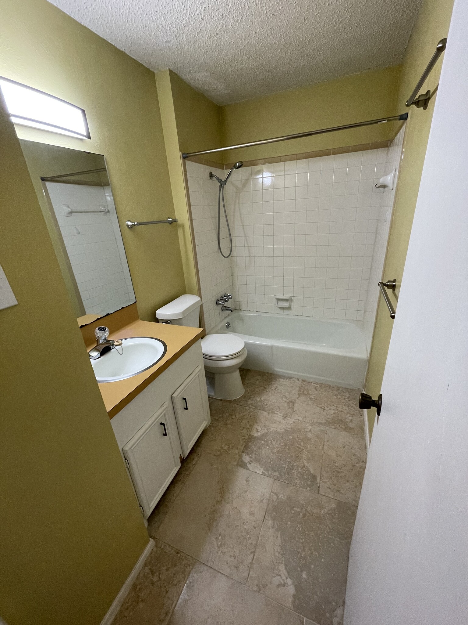 Building Photo - 2608 Carnarvon Ln