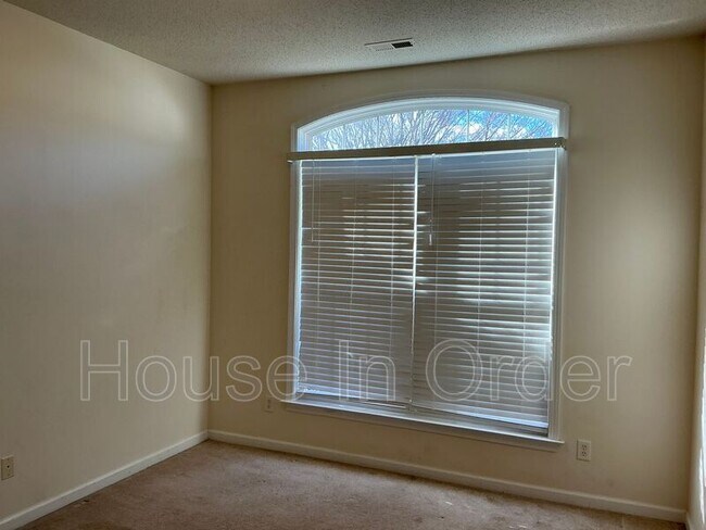 Building Photo - 46 Summer Meadow Rd