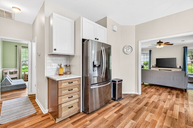 Building Photo - Spacious Living in the Heart of Whitehall