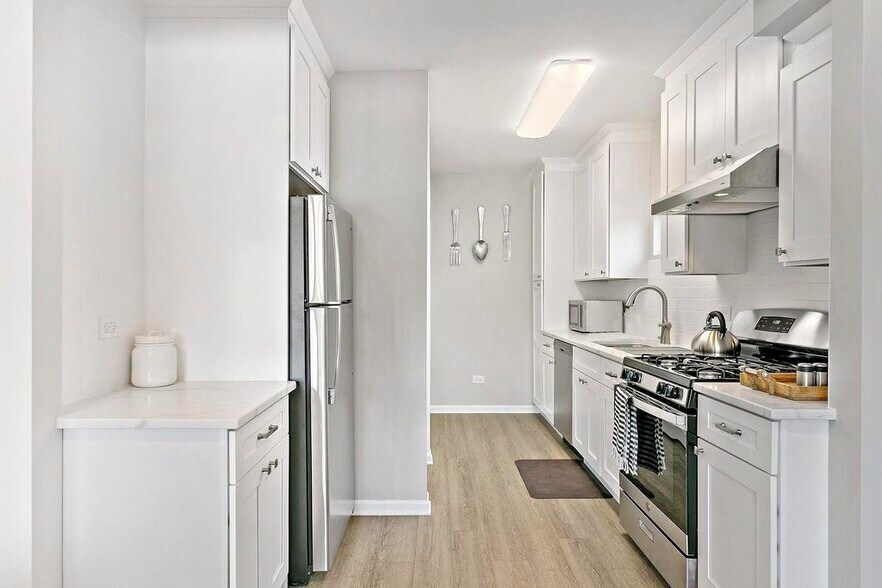 Building Photo - 931 W Glen Flora Ave