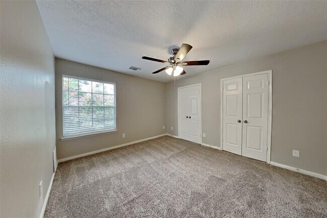Building Photo - 5011 Greenriver Valley Dr