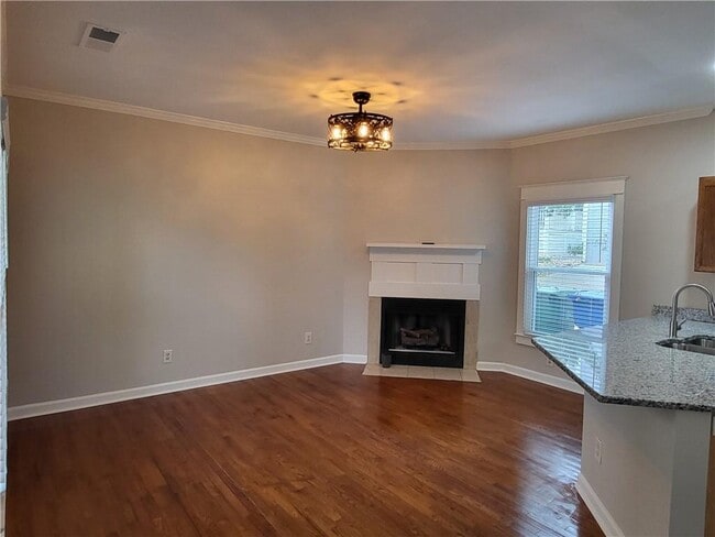 Building Photo - 320 Harden St SE