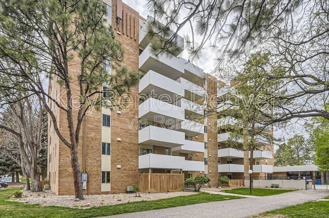 Building Photo - 2880 S Locust St