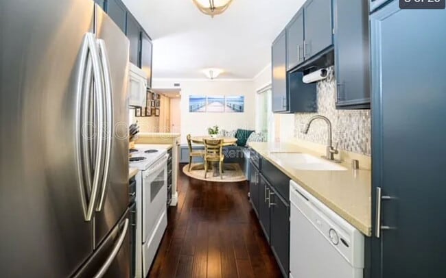 Building Photo - 2319 Curlew St