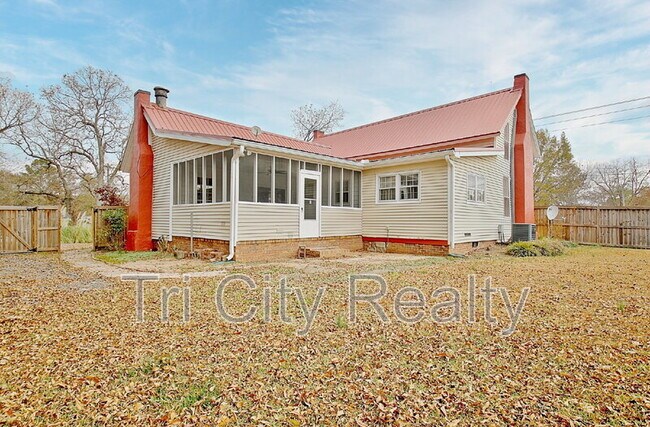 Building Photo - 115 Church Aly