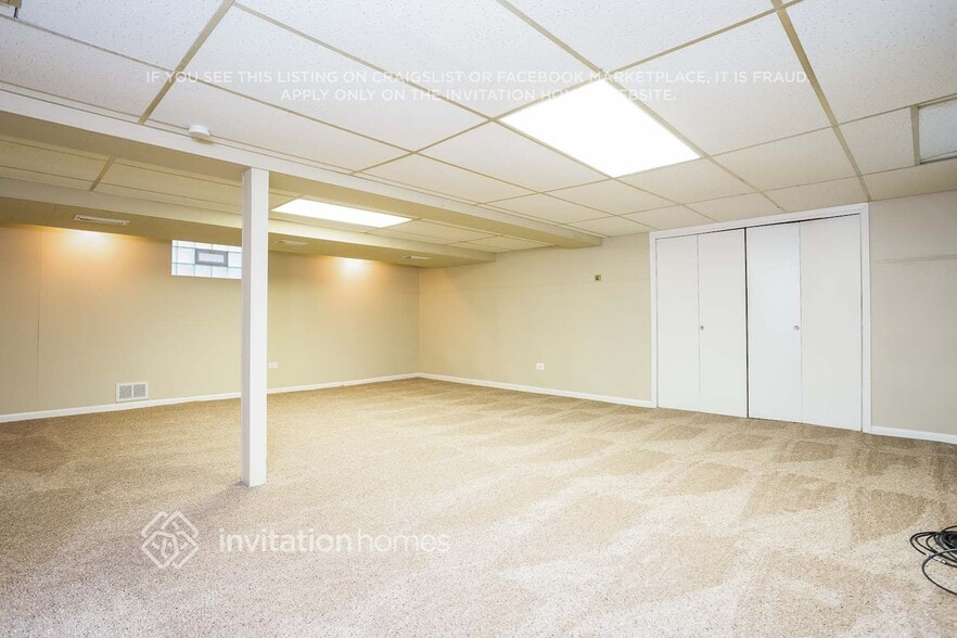 Building Photo - 2820 W 102nd Pl