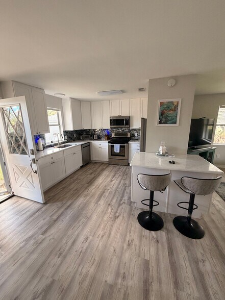 Building Photo - 1430 W Schwartz Blvd