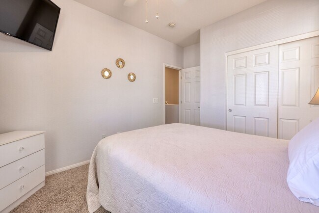 Building Photo - FULLY FURNISHED 2 BEDROOM CONDO IN THE NW WITH ATTACHED 2 CAR GARAGE