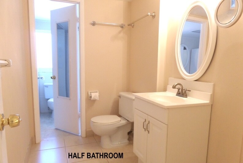 Building Photo - 5950 Del Lago Cir