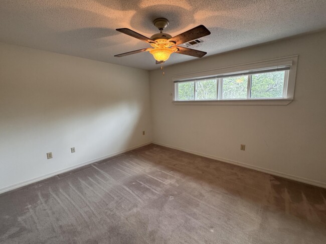 Building Photo - 806 Regatta Dr