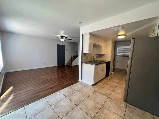 Building Photo - For Rent:  2BR/1.5BA Condo Near Fresno Sta...