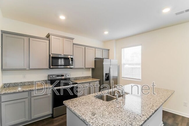 Building Photo - 520 Whitman Ln