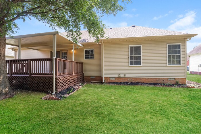 Building Photo - 121 Fieldstone Ln