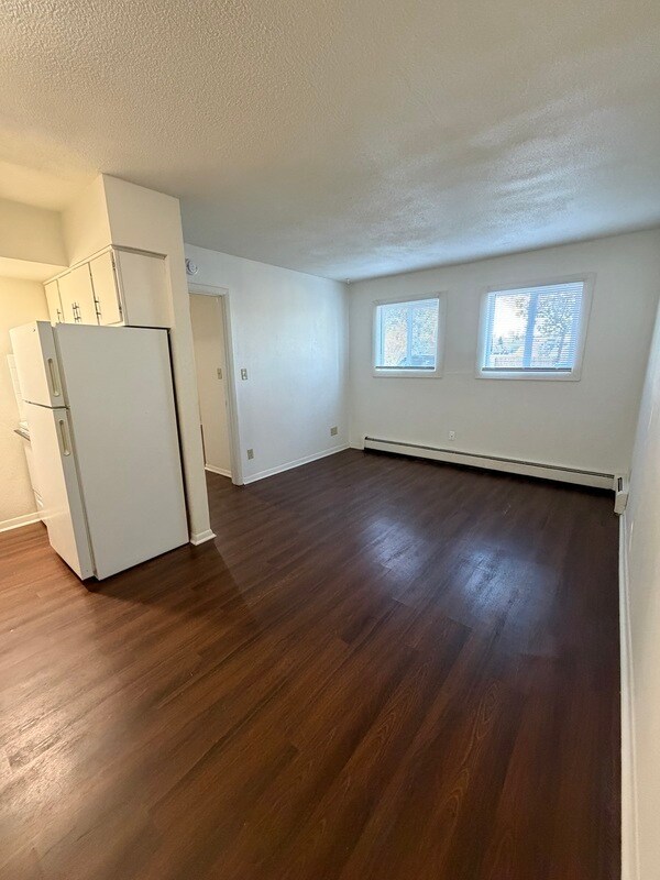 Building Photo - 1485 Meadowview Dr