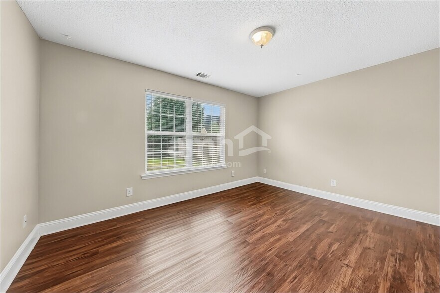 Building Photo - 738 Laurel Hill Cir