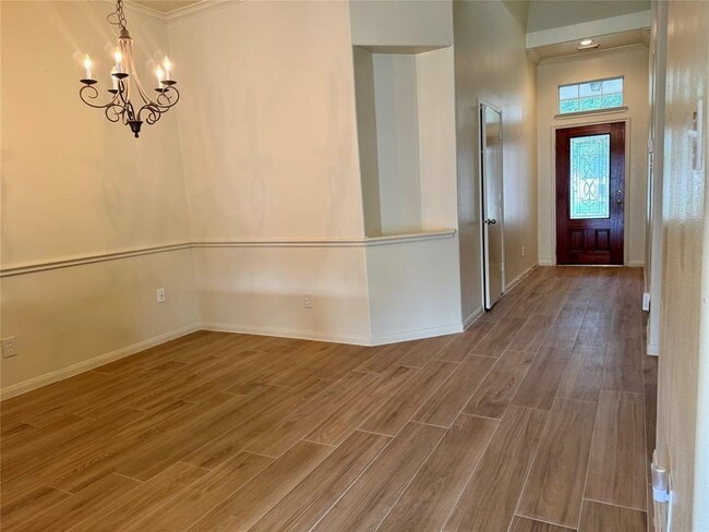 Building Photo - 4939 Royal Arbor Ln