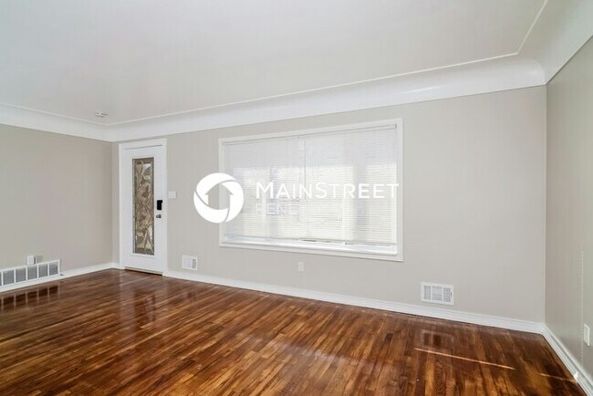 Building Photo - 3 Bedroom Pet-Friendly Home in LOUISVILLE,...