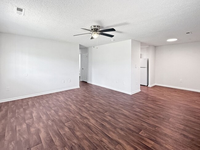 Building Photo - Massive 3 Bedroom in Montevallo*** 3 Bed 2 Bath $1,329/mo**Deposit $0