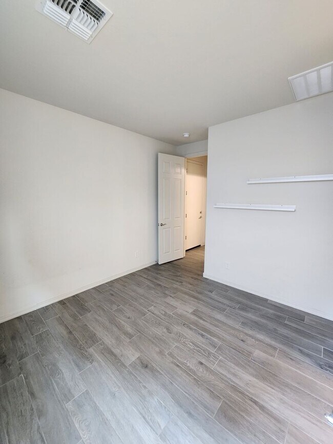 Building Photo - ALORAVITA 4 Bedroom 3.5 Bath