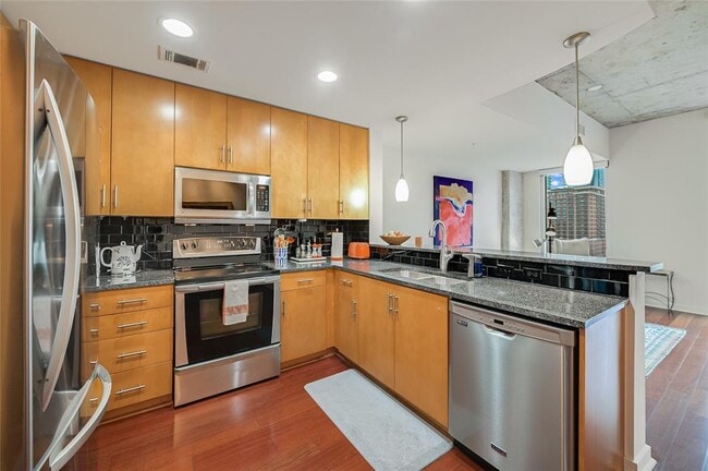 Building Photo - 360 Nueces St